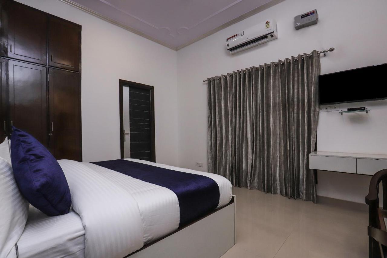 Hotel Vizima Palace - Near Wave City Center Metro Station Νόιντα Εξωτερικό φωτογραφία