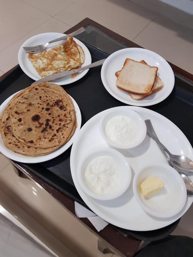 Hotel Vizima Palace - Near Wave City Center Metro Station Νόιντα Εξωτερικό φωτογραφία